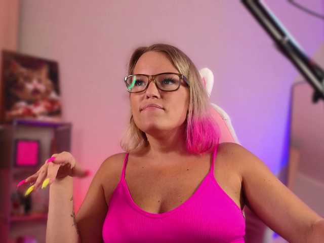 sweeteve050 live cam on BongaCams