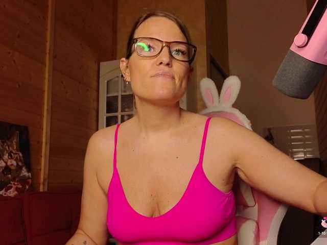 sweeteve050 live cam on BongaCams