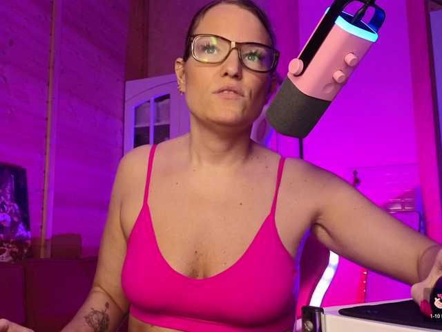 Findom_Lady_Shine webcam