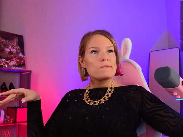 sweeteve050 live cam on BongaCams