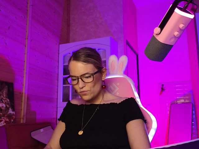Findom_Lady_Shine