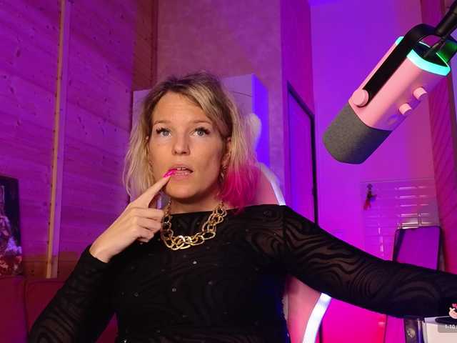 sweeteve050 live cam on BongaCams