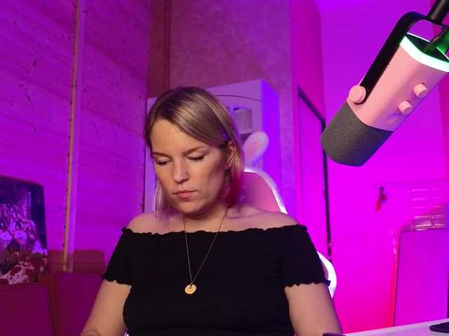 sweeteve050 live cam