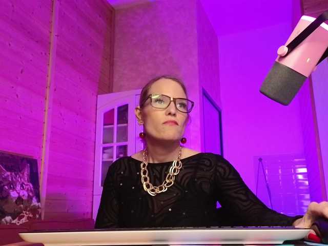 sweeteve050's BongaCams show and profile