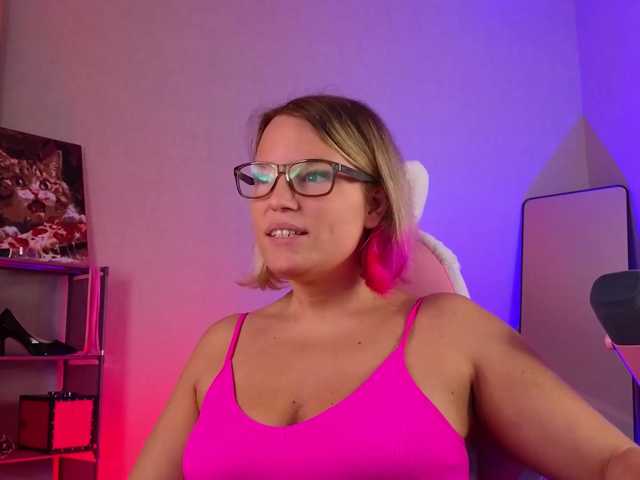 sweeteve050 live cam on BongaCams