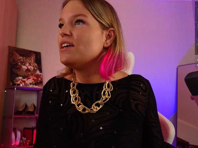sweeteve050 live cam on BongaCams