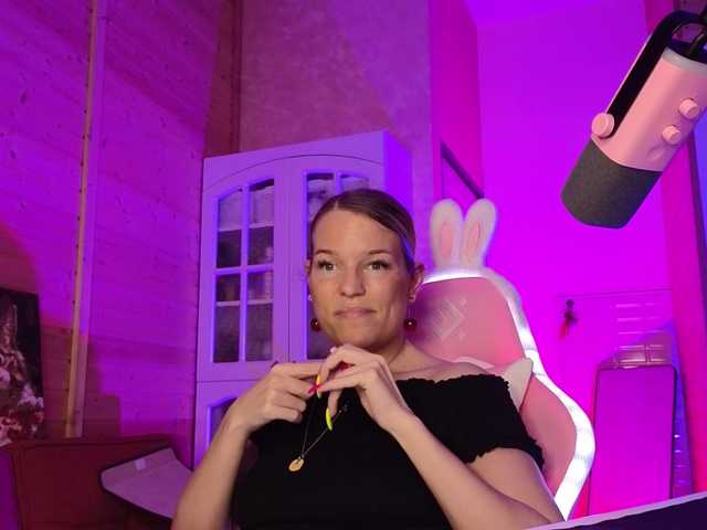 Findom_Lady_Shine