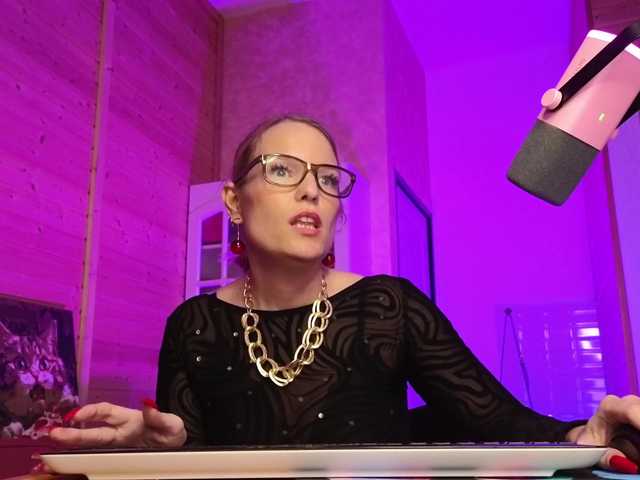 sweeteve050's BongaCams show and profile