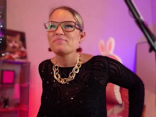 sweeteve050 live cam on BongaCams