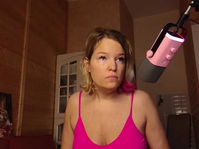 sweeteve050 live cam on BongaCams