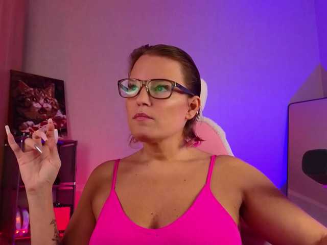 sweeteve050, live now on BongaCams