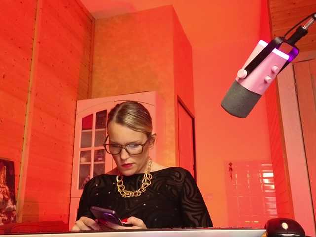 sweeteve050's BongaCams show and profile