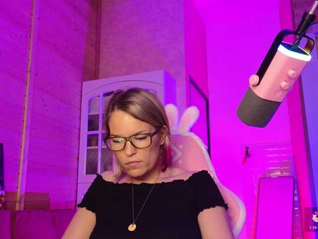 sweeteve050 live cam on BongaCams
