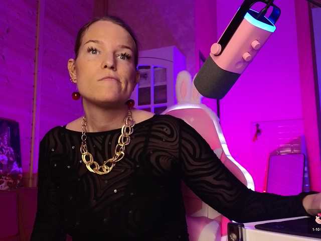 sweeteve050 live cam on BongaCams