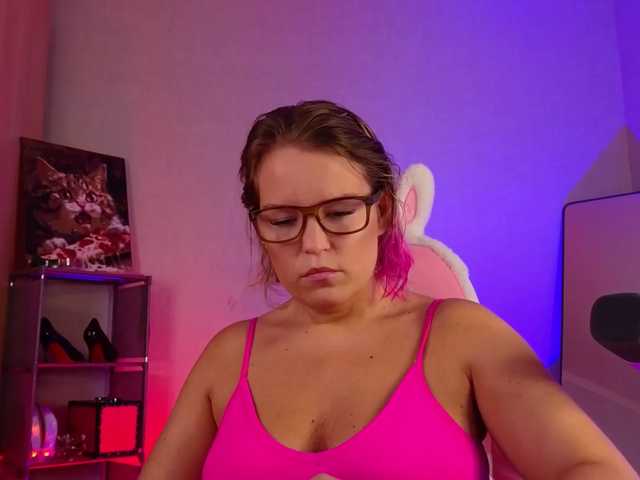 sweeteve050, live now on BongaCams
