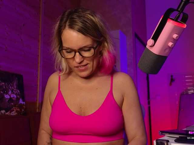 sweeteve050 live cam on BongaCams