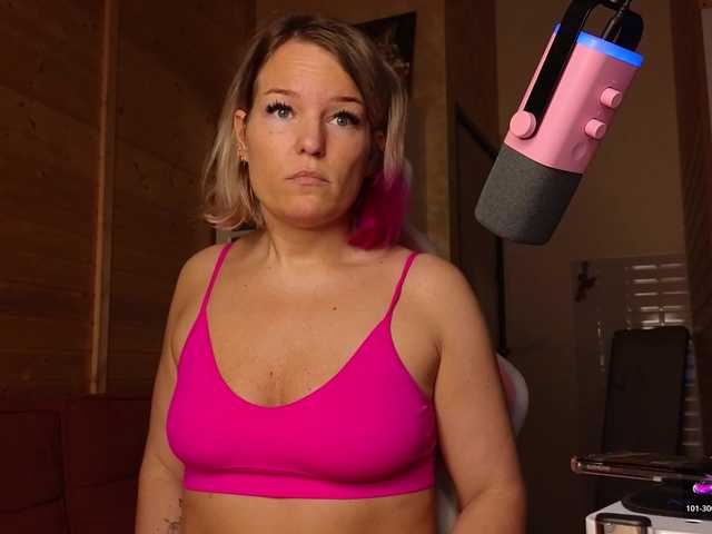 sweeteve050 live cam on BongaCams
