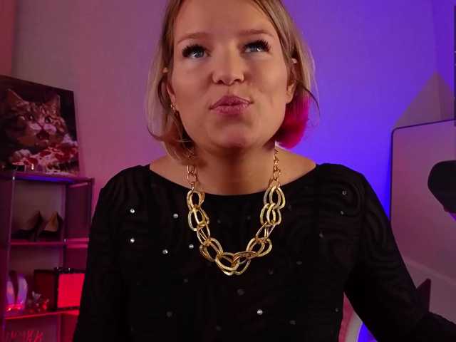sweeteve050 live cam on BongaCams