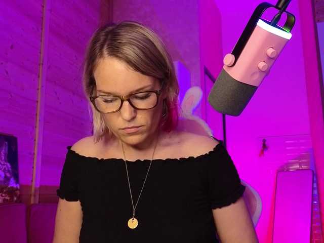 sweeteve050 live cam on BongaCams