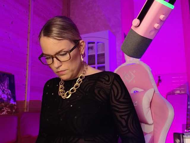 sweeteve050 live cam on BongaCams
