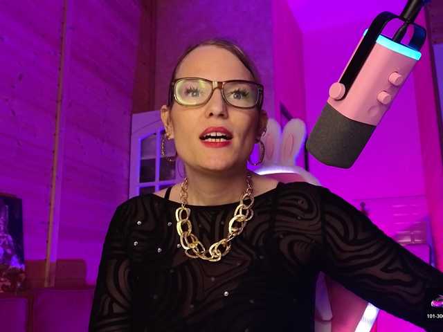 sweeteve050 live cam on BongaCams