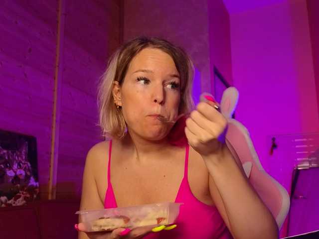 sweeteve050 live cam on BongaCams