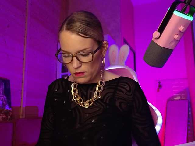 sweeteve050 live cam on BongaCams