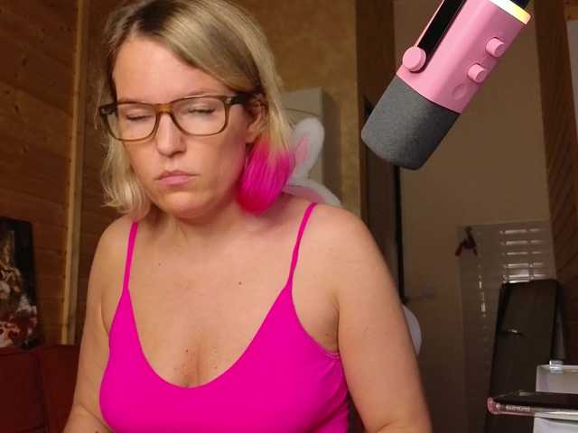 sweeteve050 live cam on BongaCams