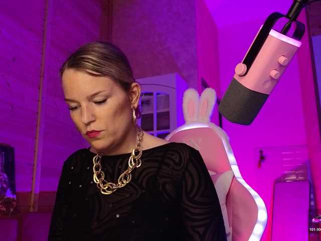 sweeteve050 live cam on BongaCams