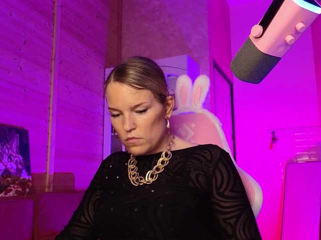 sweeteve050 live cam on BongaCams