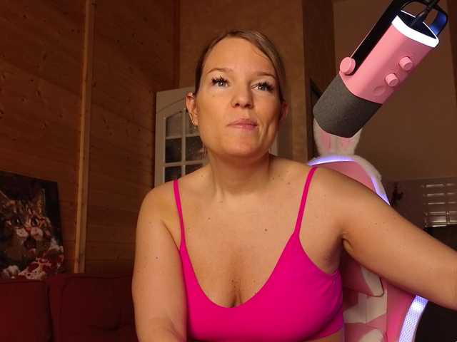 sweeteve050 live cam on BongaCams