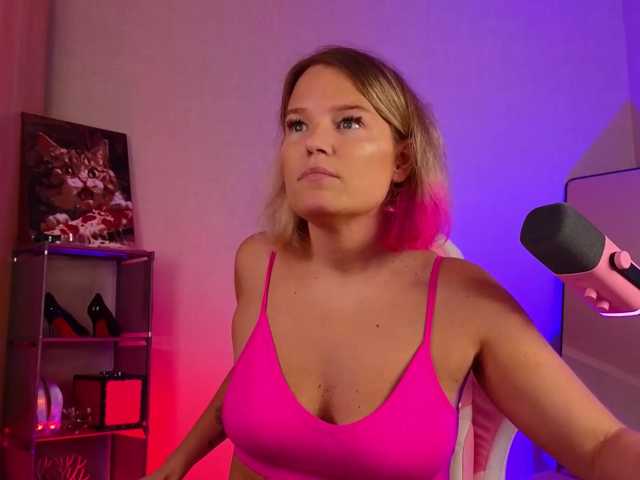 sweeteve050, live now on BongaCams
