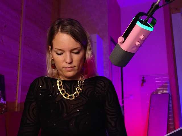 sweeteve050 live cam on BongaCams