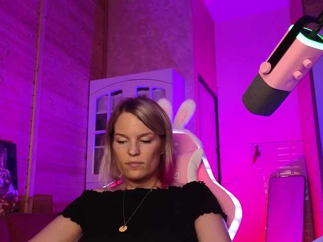 sweeteve050 live cam on BongaCams