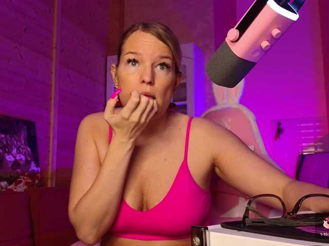 sweeteve050 live cam on BongaCams