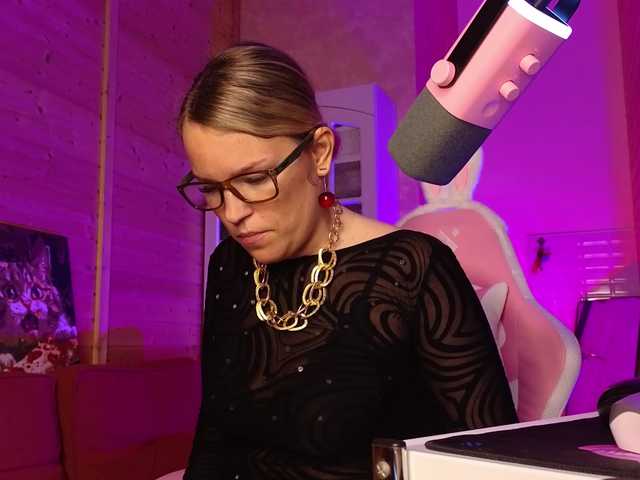 sweeteve050 live cam on BongaCams