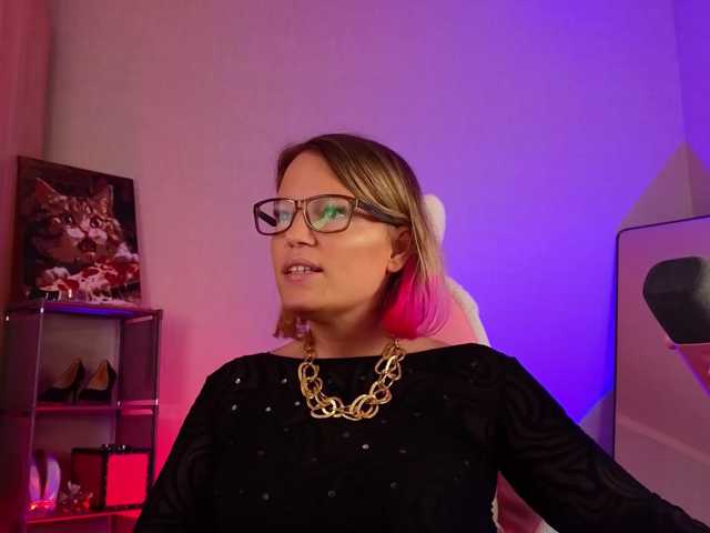 sweeteve050 live cam on BongaCams