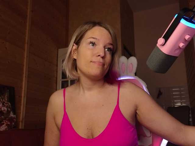sweeteve050 live cam on BongaCams