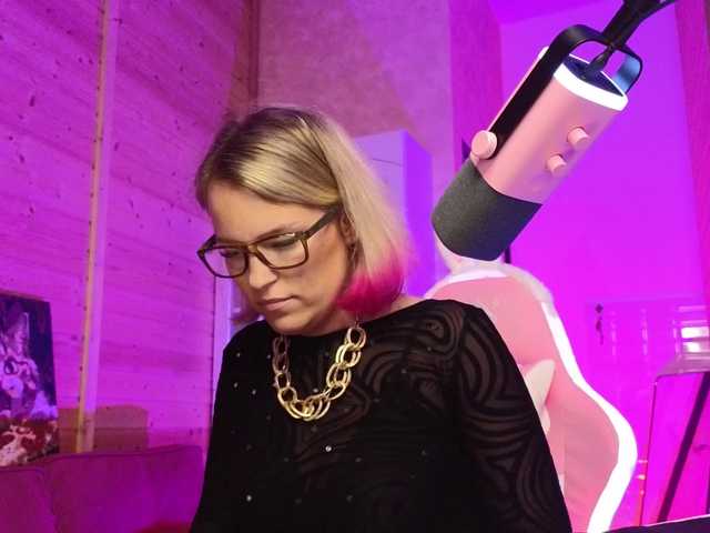 Findom_Lady_Shine