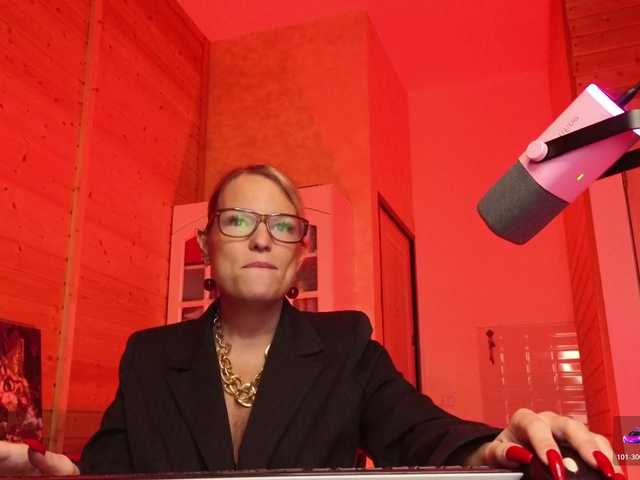 Findom_Lady_Shine webcam