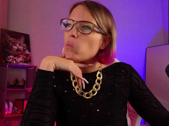 sweeteve050 live cam on BongaCams