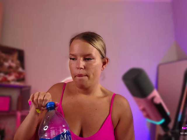 sweeteve050 live cam on BongaCams