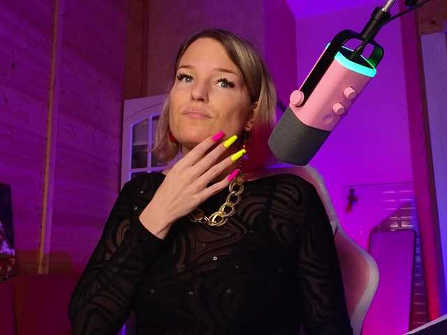 sweeteve050 live cam on BongaCams