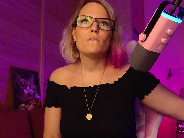sweeteve050 live cam on BongaCams