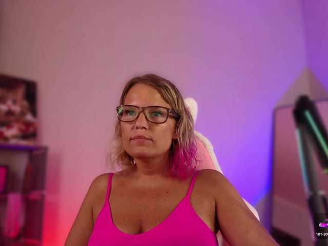 sweeteve050 live cam on BongaCams