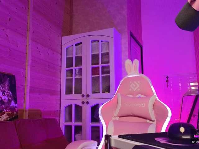 le modèle Findom_Lady_Shine est en webcam porno dans un show sur le site bongacams, il possède les tags suivants: White/Caucasian,Blonde,Shaved