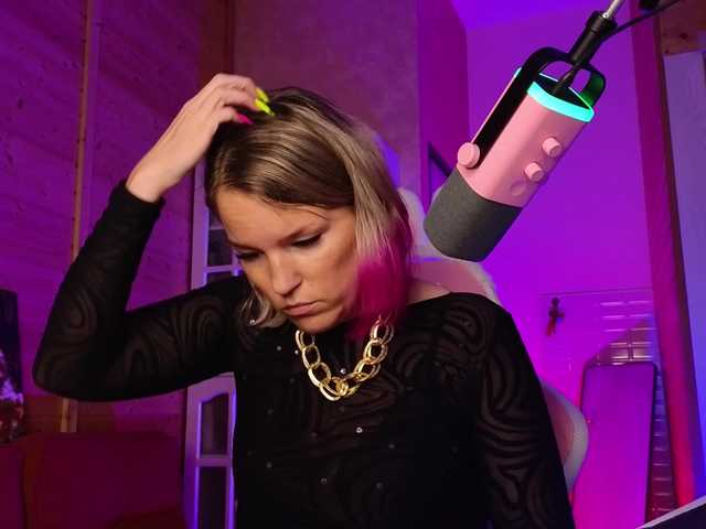 sweeteve050 live cam on BongaCams