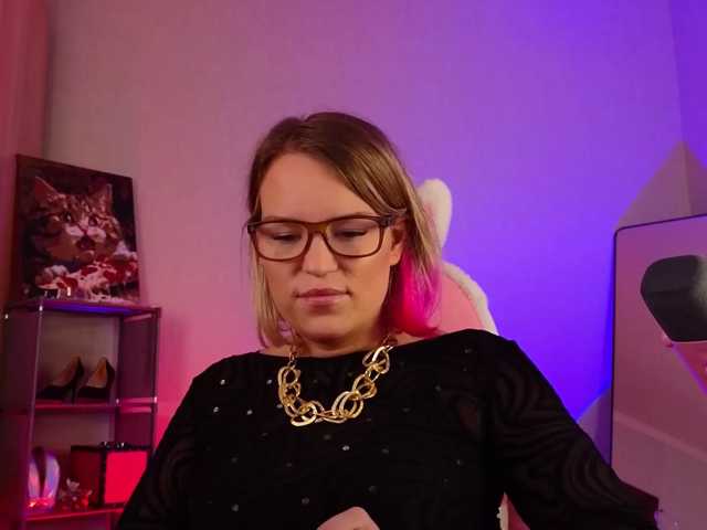 sweeteve050 live cam on BongaCams