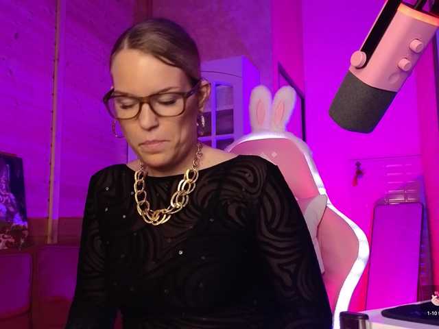 sweeteve050 live cam on BongaCams
