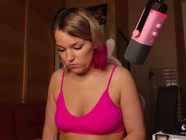 sweeteve050 live cam on BongaCams